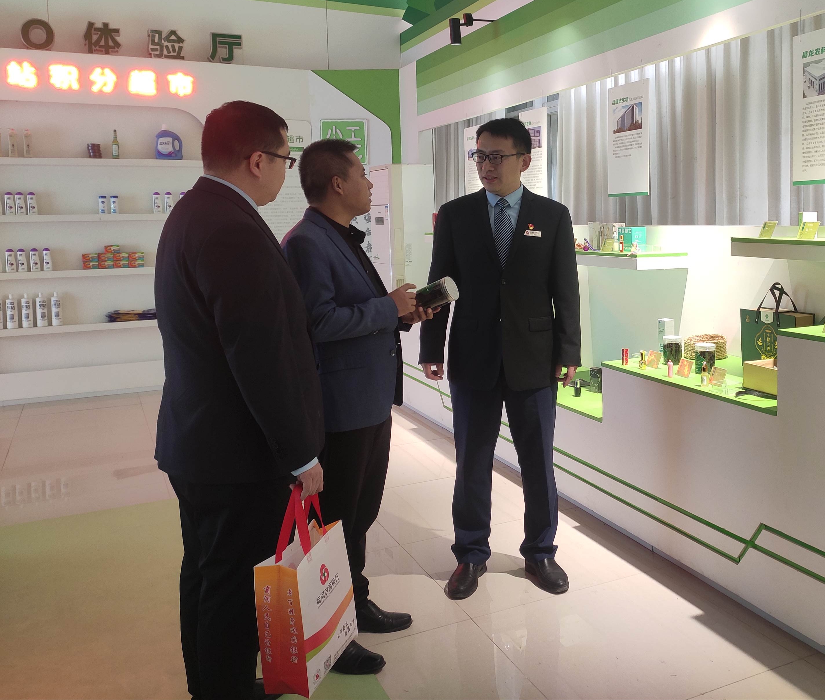 1730172647083051590.jpg 7576650f295c9c85453c3013e143425.jpg