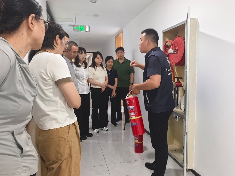人人讲安全 个个会应急——百年人寿山东分公司开展消防培训演练活动（配图2）(1).jpg